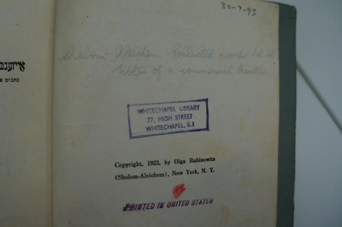98 031160b : אייזענבאהן געשיכטעס (1923);- (Whitechapel Library London), Stempel: Name, Ortsangabe; 'Whitechapel Library 
77, High Street
Whitechapel, E.1'. 