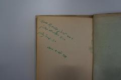 - (Br[..]man, S. ), Von Hand: Name, Ortsangabe, Datum, Widmung; 'דאס ליבן גוסטאוו [...]אל
מיט [...]גרוסן
ס. ב[...]מאן
Buc 6-IV 939'. 