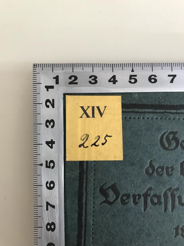 K VI 142 (ausgesondert) : Geschichte der Badischen Verfassungsurkunde 1818-1918 (1918);- (Archäologisches Institut der Universität Heidelberg;Seminar für Alte Geschichte der Universität Heidelberg), Etikett: Signatur; 'XIV 225'. 