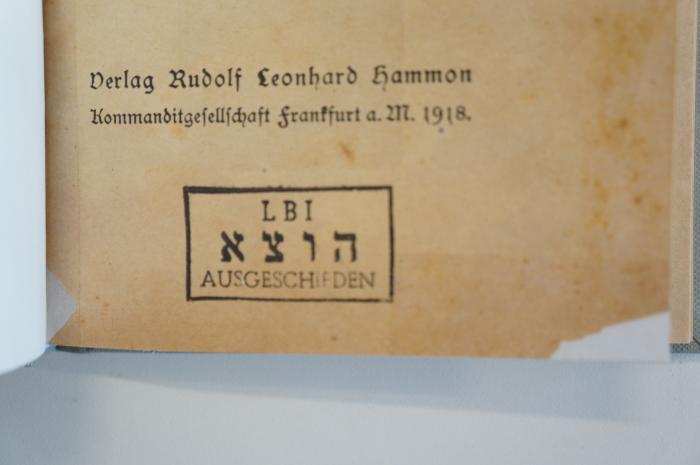- (Leo Baeck Institute), Stempel: Name, Besitzwechsel; 'LBI
הוצא
Ausgeschieden'.  (Prototyp);02A.001111 : Messiasspuren (1918)