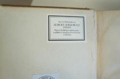 - (Jüdisch-Theologisches Seminar Fraenckel'scher Stiftung (Breslau) ;Lewkowitz, Albert), Etikett: Name, Ortsangabe, Widmung; 'Aus der Bibliothek von Albert Lewkowitz Israel
Dozent für Religionsphilosophie am Jüdisch-theologischen Seminar in Breslau'. 
