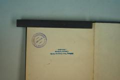 - (Jüdische Religionsschule Hermsdorf, Bibliothek), Stempel: Name, Ortsangabe; 'Jüdische Religionsschule Hermsdorf
Bibliothek'.  (Prototyp)