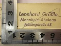 - (Gräßle, Leonhard), Stempel: Exlibris; 'Leonhard Gräßle
Mannheim-Rheinau
Frühlingstraße 43'.  (Prototyp)