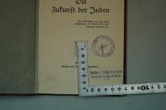 - (Humboldt-Universität zu Berlin), Stempel: Ortsangabe, Inventar-/ Zugangsnummer, Name; 'Seminar f. Neue Geschichte
Humboldt-Universität Berlin
-gelöscht-
1951:548
2403'. 