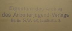 - (Arbeiterjugend-Verlag (Berlin)), Stempel: Name, Berufsangabe/Titel/Branche, Ortsangabe; 'Eigentum des Archivs des Arbeiterjugend-Verlags Berlin S.W. 68, Lindenstr. 3.'.  (Prototyp)