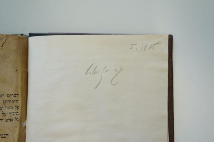 02A.030142 : ספר מקור חיים (1880);- (Mehlmann, Yakov), Von Hand: Autogramm, Datum; '5.1975
יקב מלמאנן'. 