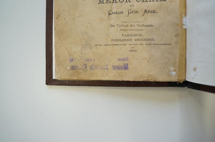 02A.030142 : ספר מקור חיים (1880);- (Ruten, Meier Hirsch), Stempel: Name; '[...]liano [...]
Meier Hirsch Ruten'. 