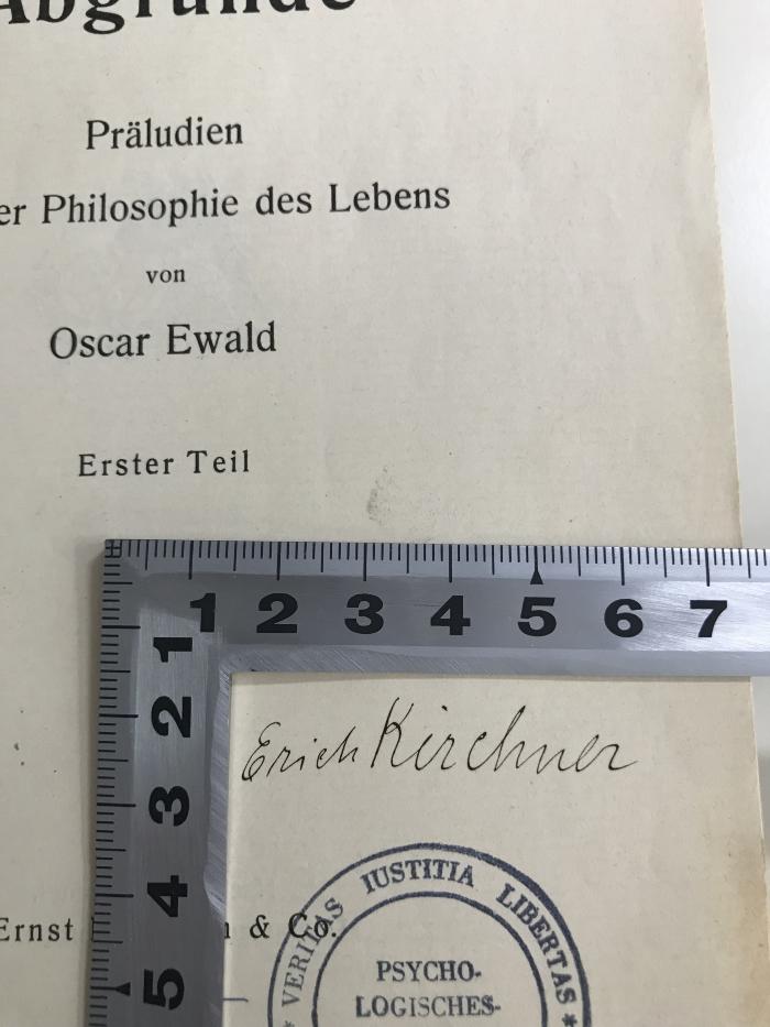 CI 1110 E94-1/2 : Gründe und Abgründe. Präludien zu einer Philosophie des Lebens. (1909);- (Kirchner, Erich), Von Hand: Name; 'Erich Kirchner'. 