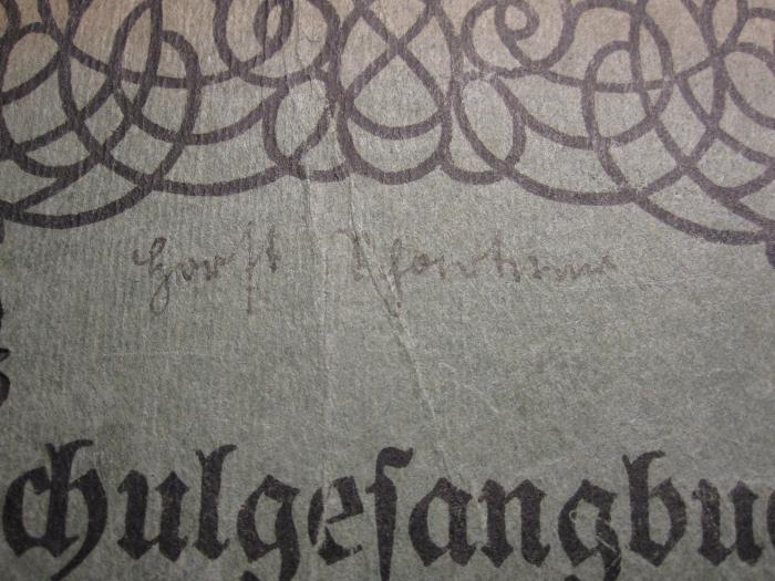 Pe 1425 1935 1: Schulgesangbuch (1935);51 / 5292 (Scharheim[?], Horst), Von Hand: Autogramm, Name; 'Horst Scharheim[?]'. 