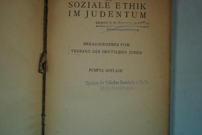 - (Lehranstalt für die Wissenschaft des Judenthums), Durchgestrichen: Ortsangabe, Name; 'Lehranstakt für die Wissenschaft des Judentums der Reichsvereinigung der Juden in Deutschland
Forschungsabteilung'. 