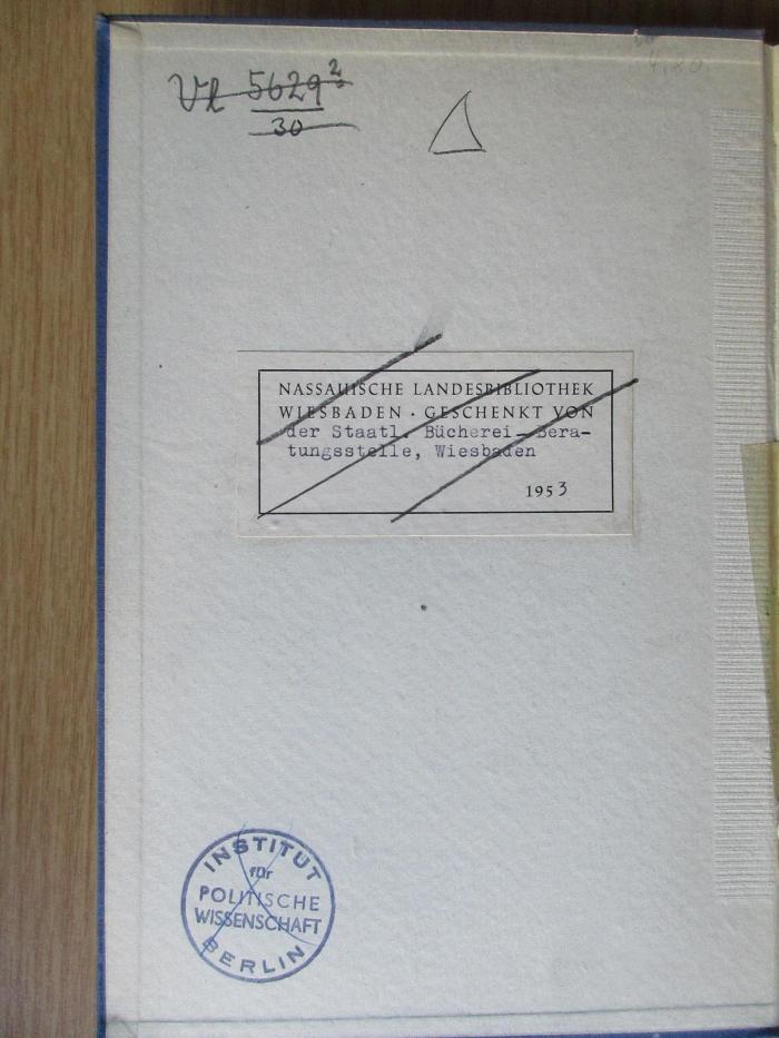 D 06 Bue (ausgeschieden) : Geschichte der Luftwaffe : Eine frühe Darstellung der Entwicklung des dritten Wehrmachtteils (1937);-, Etikett: Name; 'Nassauische Landesbibliothek Wiesbaden
Geschenkt von der Staatl. Bücherei-Beratungsstelle, Wiesbaden
1953'