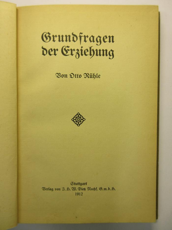 88/80/40442(5) : Grundfragen der Erziehung
 (1912)