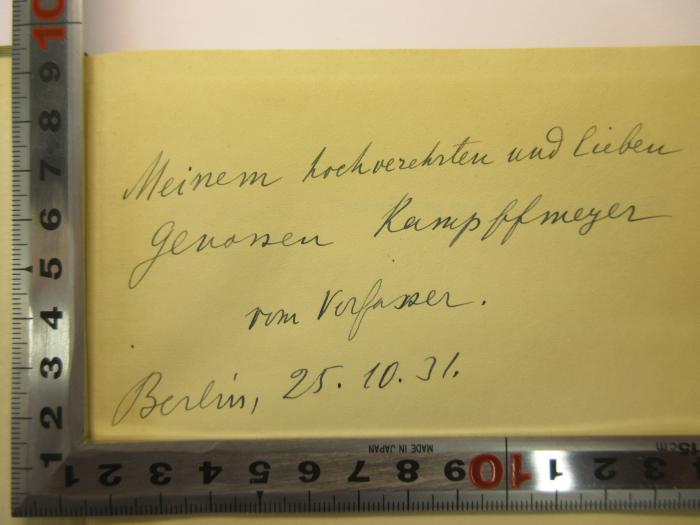 - (Kampffmeyer), Von Hand: Widmung; 'Meinem hochverehrten und lieben Genossen Kampffmeyer vom Verfasser 
Berlin, 25.10.31'. 