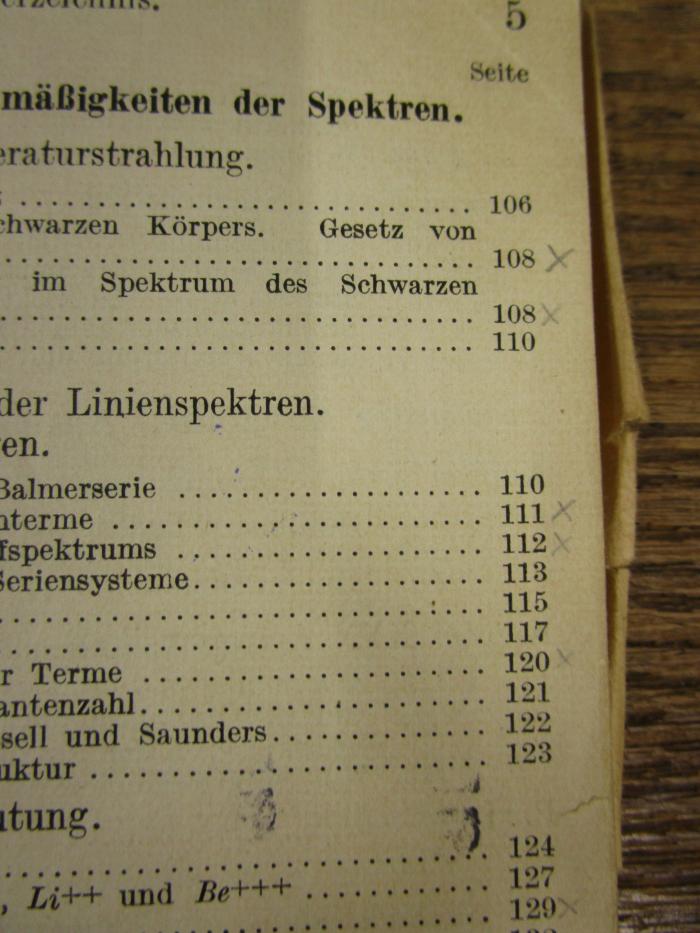 Kd 111 Ers.: Spektroskopie (1935);- (unbekannt), Von Hand: Annotation; 'x'. 