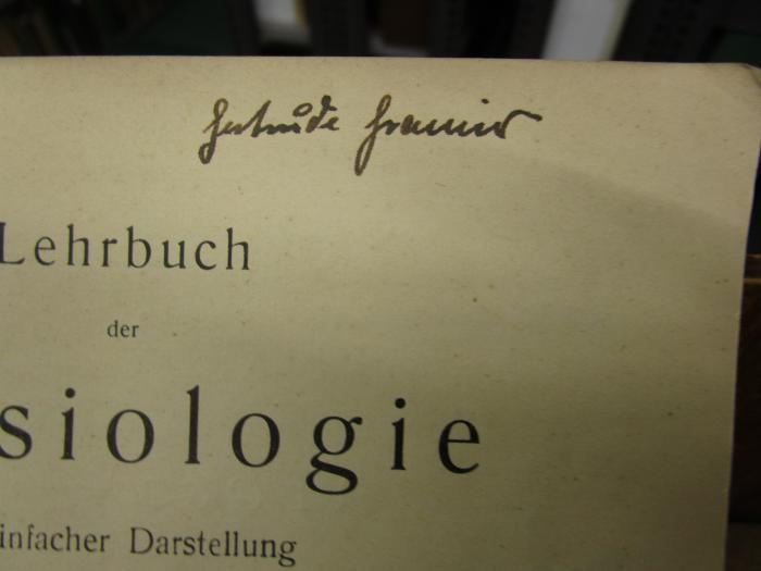 Ki 625 c: Lehrbuch der Physiologie in einfacher Darstellung (1927);- (Grainer, Gertrude), Von Hand: Autogramm, Name; 'Gertrude Grainer'. 