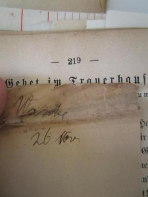  Tozeoth Chajim : Vollständiges Gebet- und Erbauungsbuch zum Gebrauche bei Kranken, Sterbenden, während der Trauer und beim Besuche der Gräber der Angehörigen. Anhang in deutscher Sprache. (1900);- (Kahn, Moses), Papier: Notiz, Datum; 'Wäsche 26. Nov.'. 