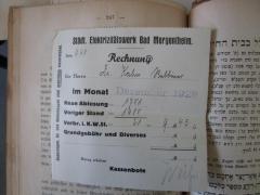 - (Kahn, Moses), Post: Name, Datum, Ortsangabe, Preis, Berufsangabe/Titel/Branche; 'Städt. Elektrizitätswerk Bad Mergentheim.
Seite [641]
Rechnung für Herrn Dr. Kahn Rabbiner im Monat [Dezember 1928] Neue Ablesung= 1701 Voriger Stand 1680 Verbr. i.K.W.St.= 21 = 9M 45p
Grundgebühr und Diverses
Betrag erhalten
Kassenbote [Weiß.]
Änderungen, An- und Abmeldungen sind schriftlich einzureichen.'. 