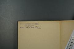 - (Kriegsschule Dresden, Bücherei), Stempel: Inventar-/ Zugangsnummer, Name, Ortsangabe; 'Kriegsschule Dresden
Abt. Bücherei
Buchst. l III b 12 nNr. 5967/43'.  (Prototyp)