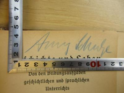 PB 0579 AW / 9 : Geschichte und Leben. Von den Bildungsaufgaben geschichtlichen und sprachlichen Unterrichts. (1918);- (Schulze, Anny), Von Hand: Name; 'Anny Schulze'. 