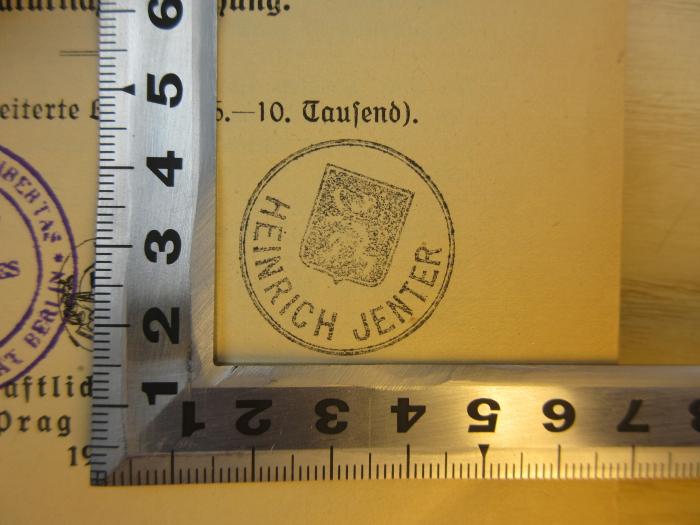 PB 0570 D - 20 b-2/2 : Die wichtigsten Strömungen im pädagogischen Leben der Gegenwart. (1919);- (Jenter, Heinrich), Stempel: Name, Wappen; 'Heinrich Jenter'. 