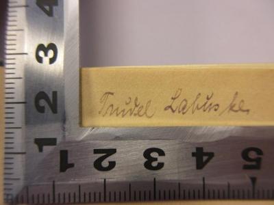 - (Labuske, Trudel), Von Hand: Name; 'Trudel Labuske '. 