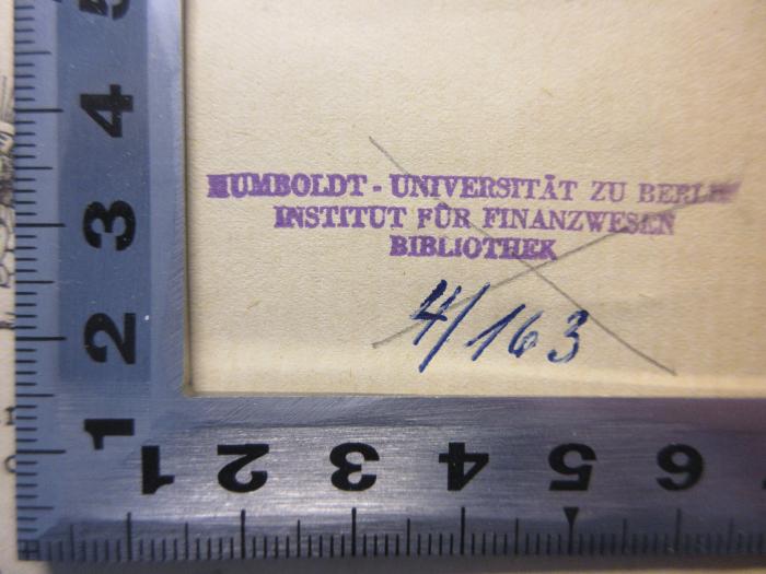 - (Humboldt-Universität zu Berlin), Stempel: Berufsangabe/Titel/Branche; 'Humboldt-Universität zu Berlin
Institut für Finanzwesen
Bibliothek
4/163'. 