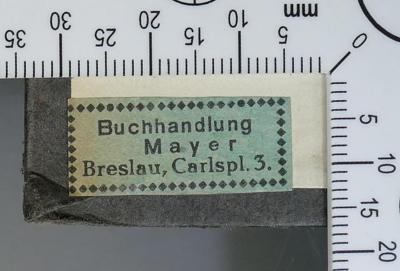 - (Buchhandlung Mayer), Etikett: Buchhändler; 'Buchhandlung
Mayer
Breslau, Carlspl. 3'. 
