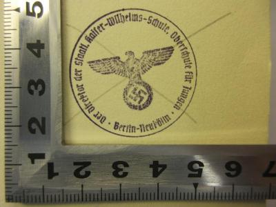- (Lehrerbibliothek der Königlichen Realschule zu Berlin;Kaiser Wilhelms-Realgymnasium (KWH)), Stempel: Berufsangabe/Titel/Branche, Ortsangabe, Name; 'Der Direktor der Staatl. Kaiser-Wilhelms-Schule
Oberschule für Jungen
Berlin-Neukölln'.  (Prototyp)