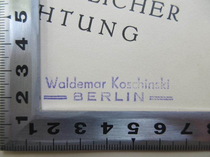 PB 0579 BD/8 /2 (ausgesondert) : Die Philosophie in erziehungswissenschaftlicher Beleuchtung (1929);-, Stempel: Name, Ortsangabe; 'Waldemar Koschinski
- BERLIN -'