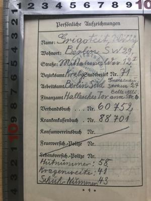 38/80/44065(7) : Berliner Buchdrucker Tachenkalender (1931);- (Grigoteit, Willi), Von Hand: Name; 'Grigoteit, Willy
Berlin SW 29
12 I
Kreuzberg 
Hutnummer: 58
Kragenweite: 41
Schuh-Nummer. 43'. 