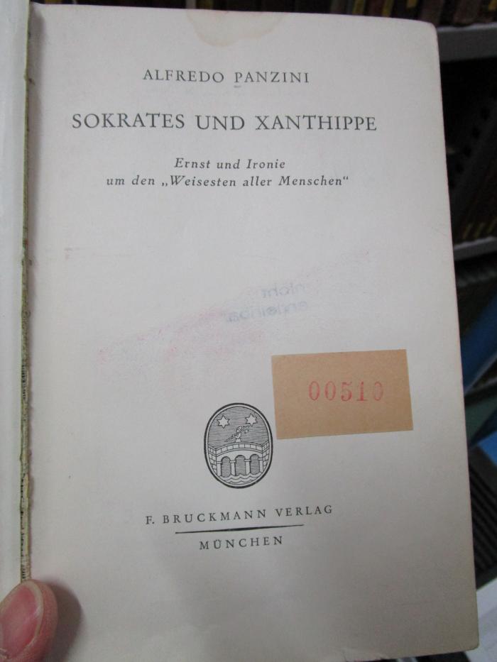 Ct 739 2. Ex.: Sokrates und Xanthippe : Ernst und Ironie um den "Weisesten aller Menschen" (o.J.);- (unbekannt), Etikett: Nummer; '00510'. 