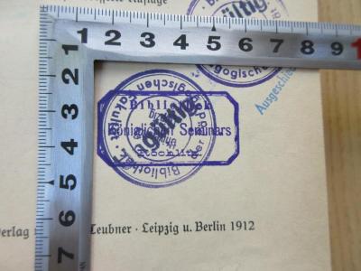Es 34 3 : Grundfragen der Schulorganisation (1912);- (Bibliothek des Königlichen Seminars Rochlitz), Stempel: Name, Ortsangabe; 'Bibliothek des königlichen Seminars Rochlitz'. 
